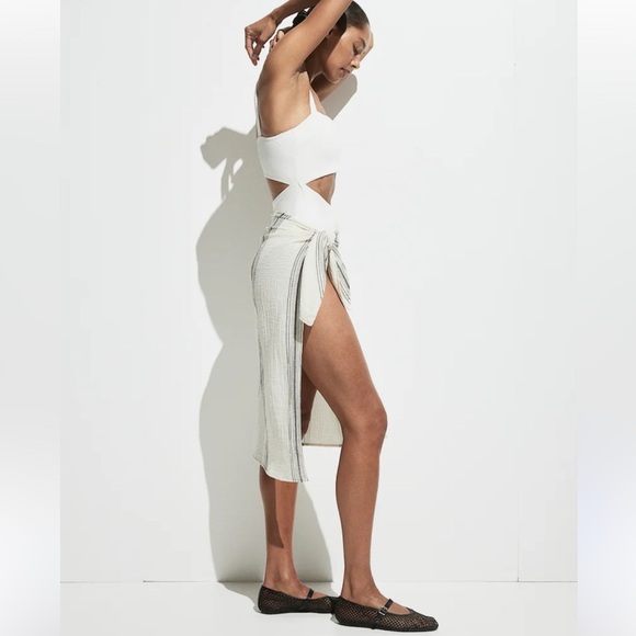 NEW H&M Cotton Wrapover Sarong | Cream‎ & Black Striped | M/L - Picture 4 of 13